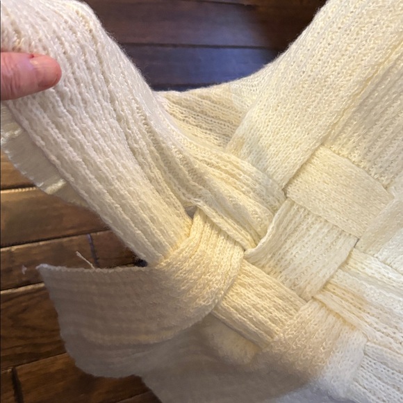 Elegant Cream V-Neck Sweater by Mossimo - Picture 4 of 5